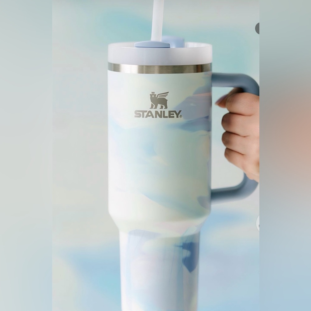 RARE🎉 Stanley 40 oz. H2.0 Tumbler NIB!🩵